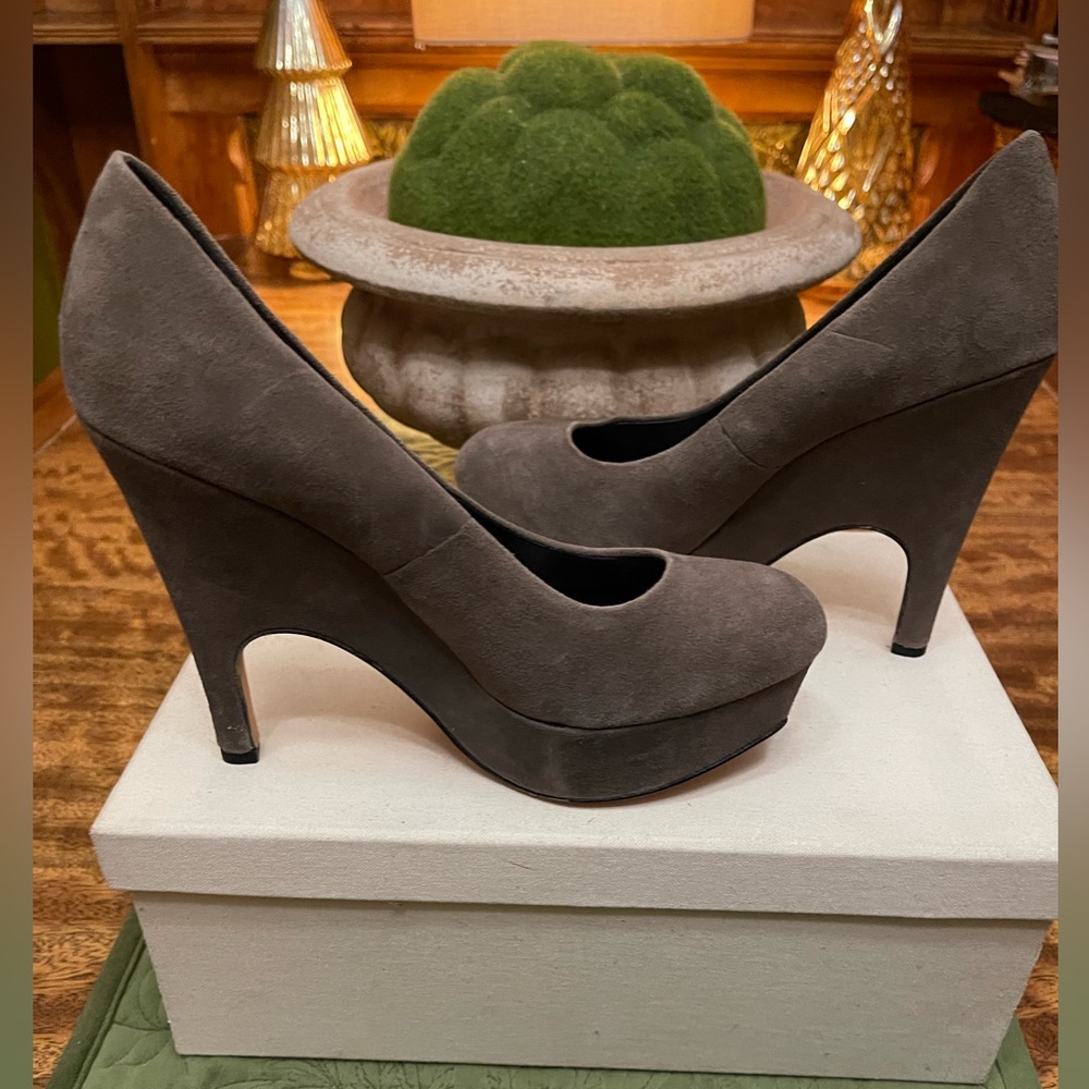🤎 Dolce Vita NWOT Women's Gray Brown Suede Heels